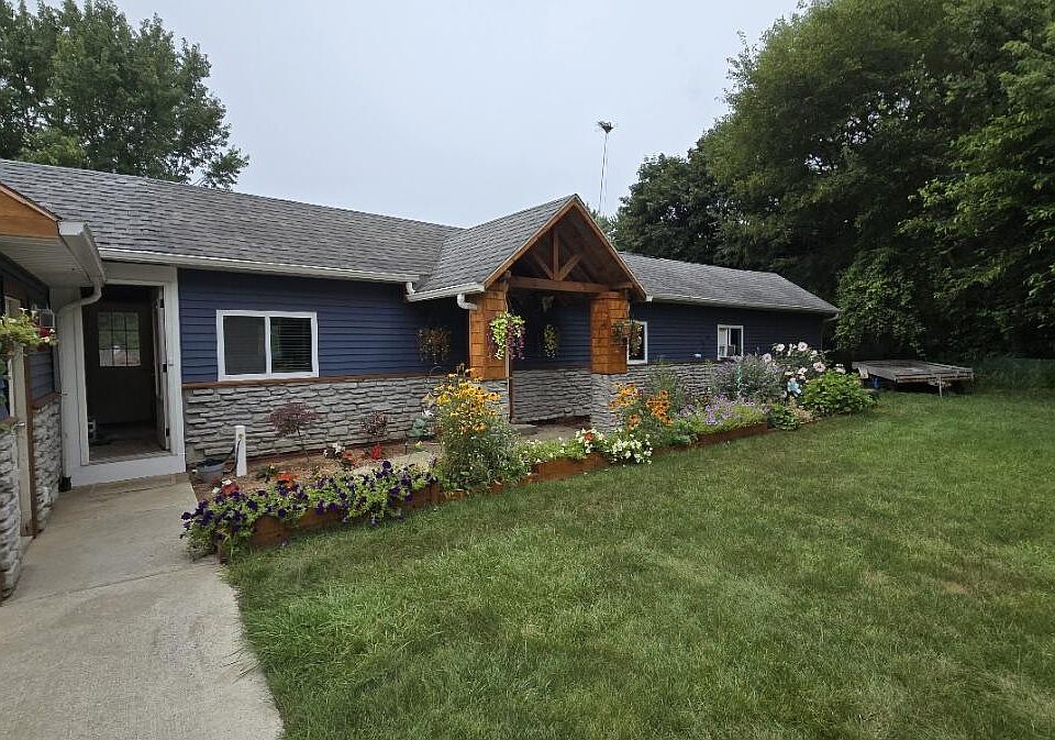 1st image of 11118 E Grand River Ave