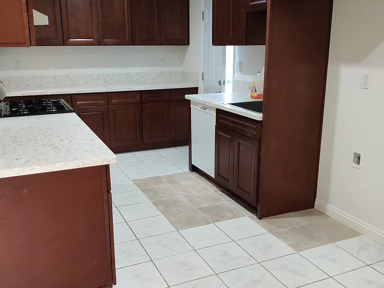 1522 N Lake Ave — Photo 3