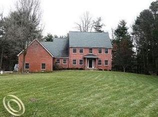 11149 Pine Needle Dr, Brighton, MI 48114