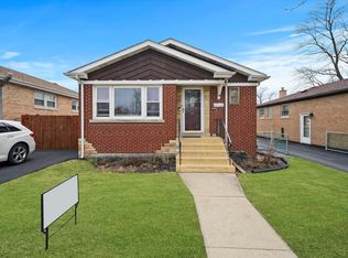 2713 W 97th St, Evergreen Park, IL 60805
