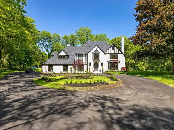 300 Camelot Way, Rochester, MI 48306