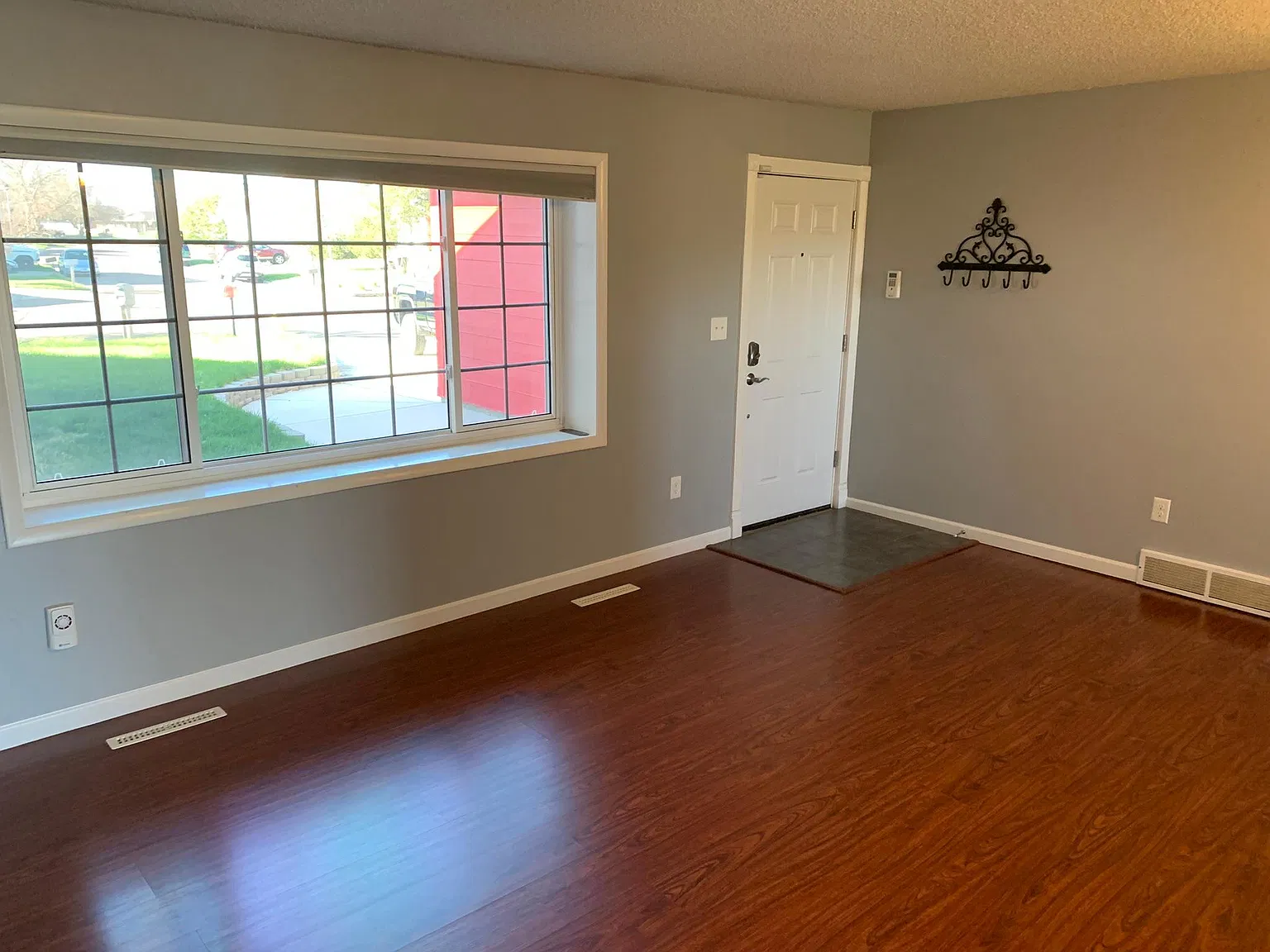 5 bed, 2016 sqft, $2,250 — Photo 3