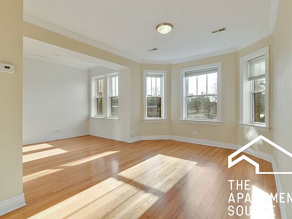 4th image of 4865 N Hermitage Ave APT 1E