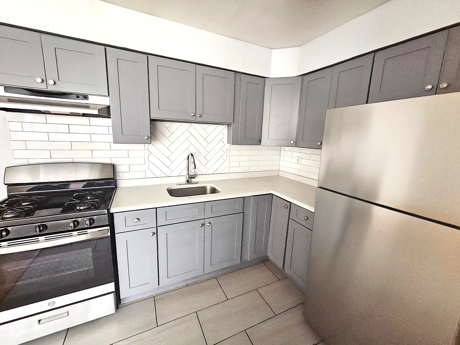 2 bed, 1000 sqft, $2,100 — Photo 2