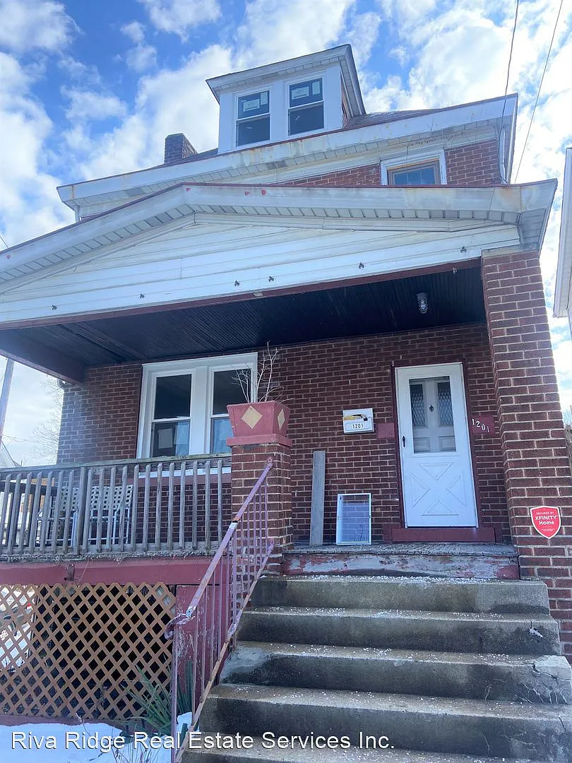 1201 Fairdale St photo 1