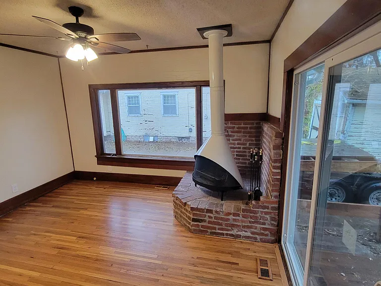 1047 N Coolidge Ave — Photo 24