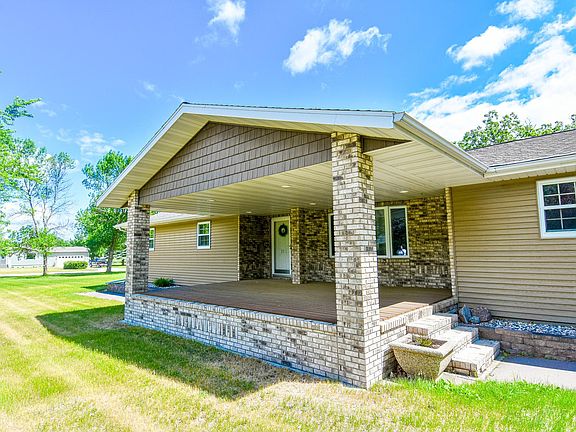 3rd image of 102 Colony Dr S