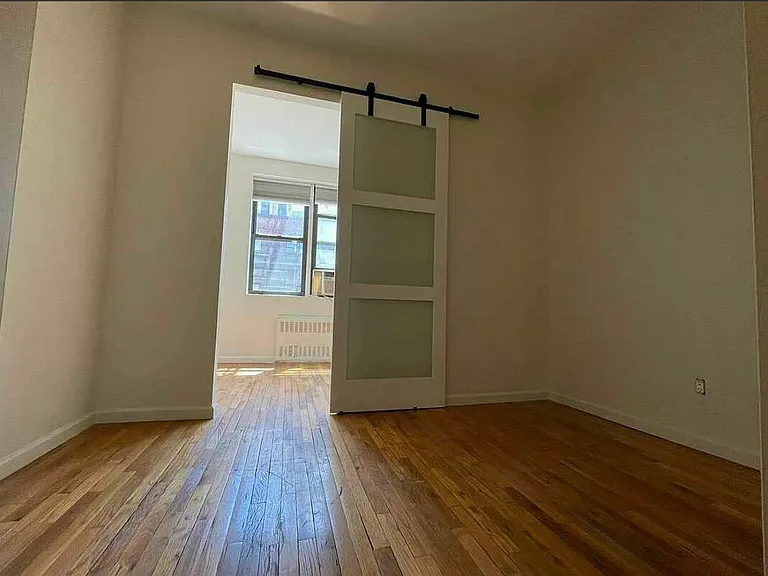 319 E 90th St #4D — Photo 2