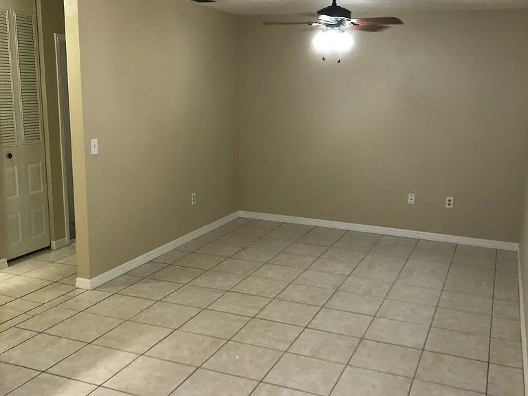 929 Hartford Dr — Photo 6
