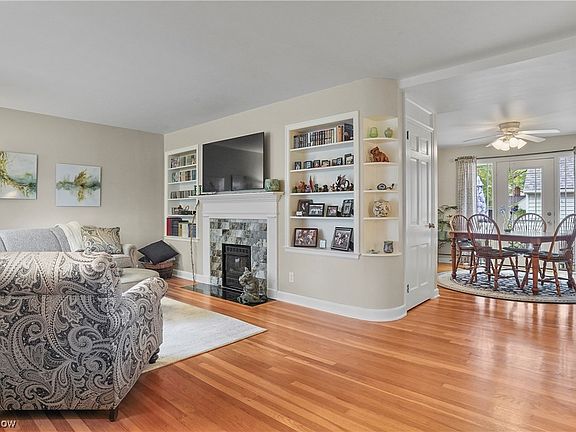 4th image of 1151 Greenvale Ave