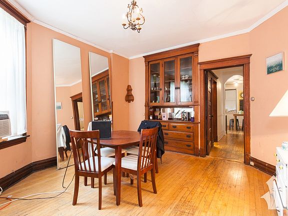 3rd image of 1526 N Oakley Blvd APT 1