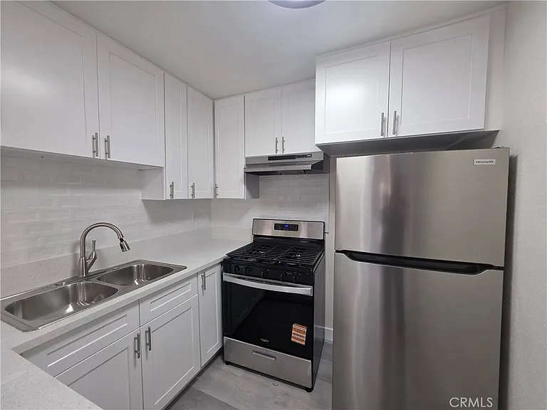 6911 Woodley Ave #106 — Photo 4
