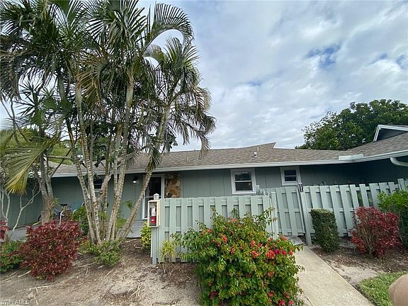 2nd image of 4255 Island Cir #4