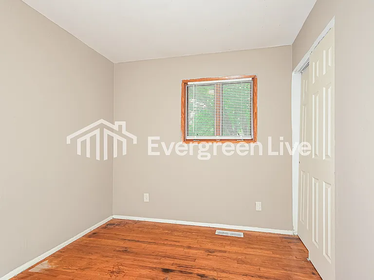 930 Lexington Park — Photo 13
