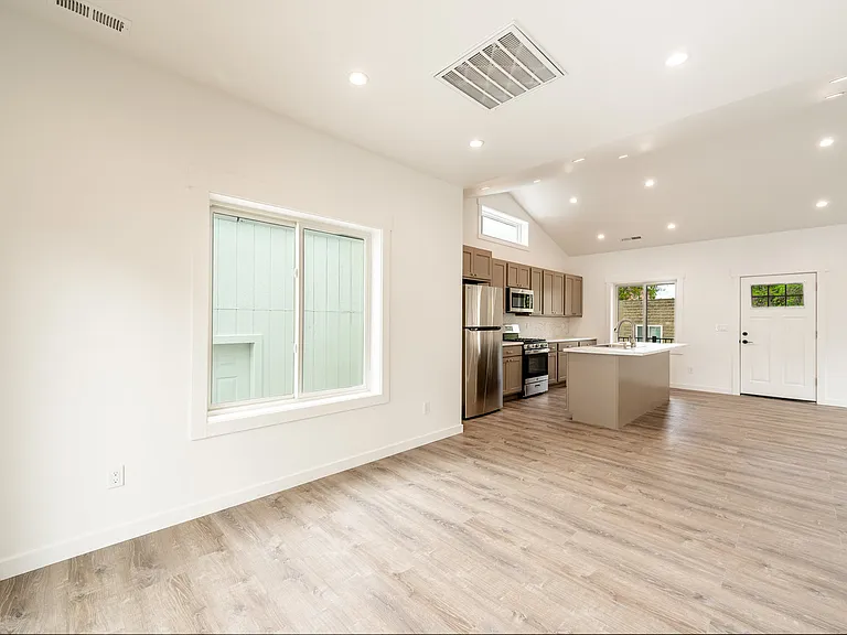 519 N Gould St — Photo 7