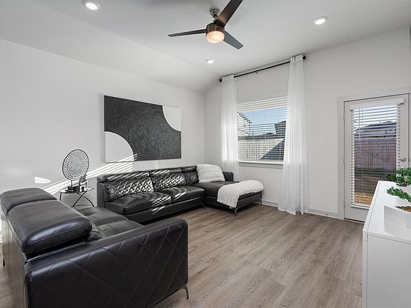 5th image of 120 Scarborough Way