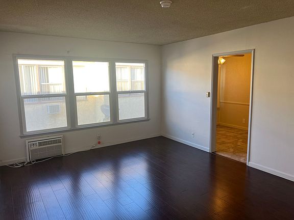 3rd image of 444 S Manhattan Pl #9