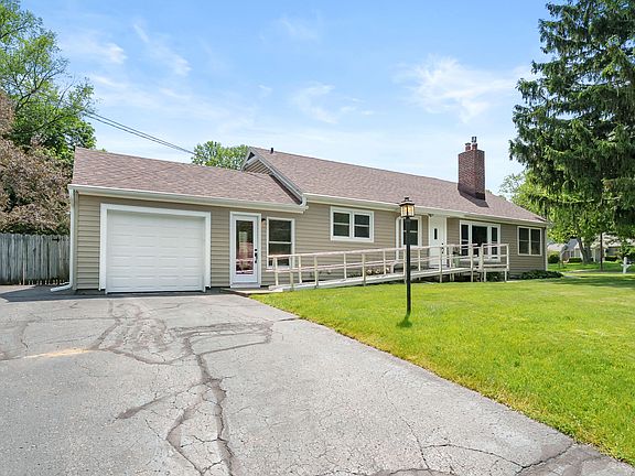 3rd image of 95 Langley Rd W