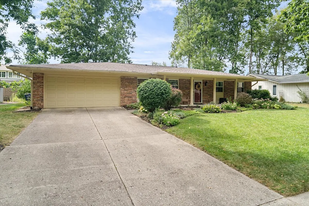 438 Oak Dr photo 1