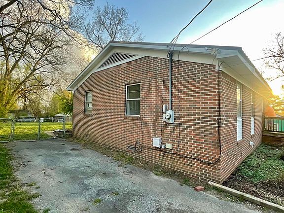 2nd image of 1812 Penn St