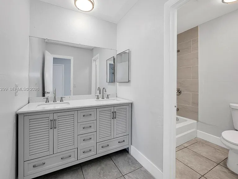 510 SE 12th Ct #6 — Photo 3