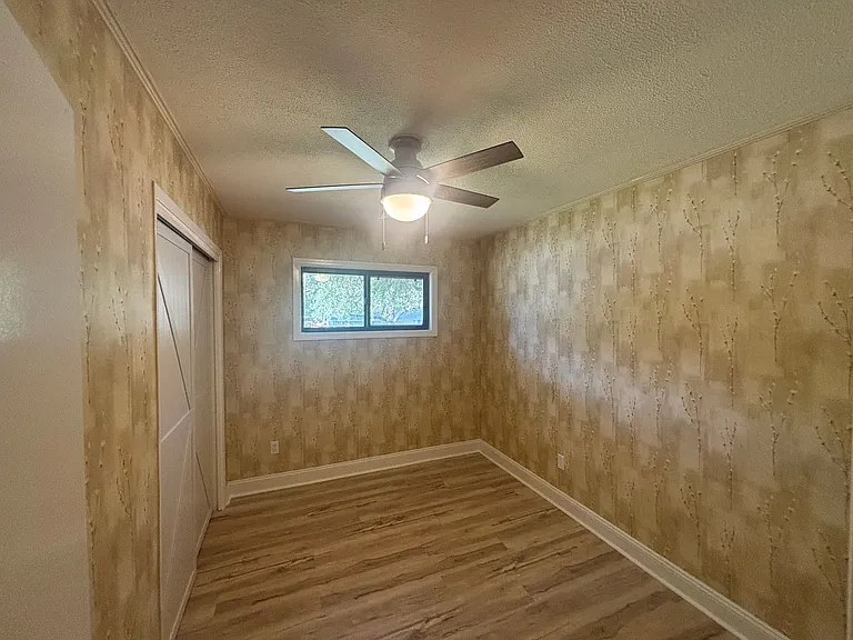 143 Edward Cir — Photo 9