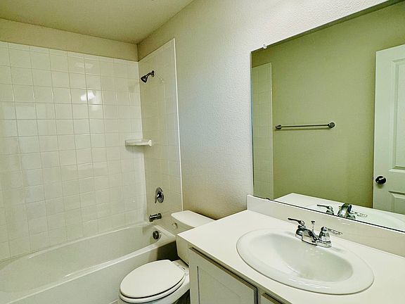 5th image of 1625 Meadow Crest Dr