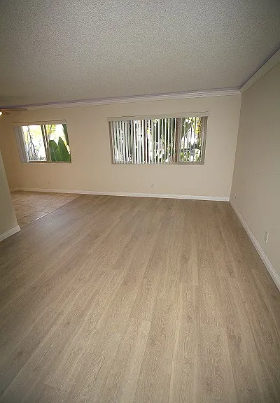 301 Knob Hill Ave. — Photo 12