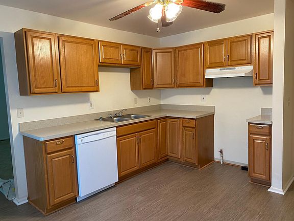 4th image of 28459 Birchlawn St