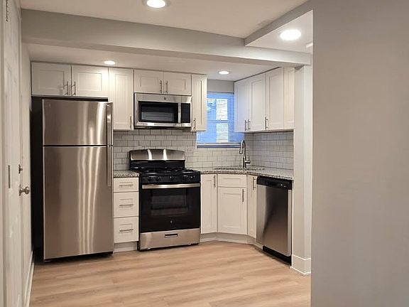 4th image of 2645 N Fairfield Ave #2717