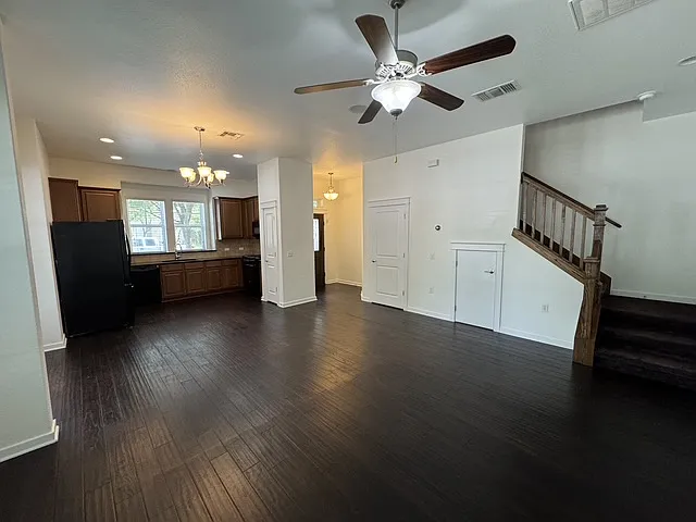 3 bed, 2.5 bath, 1993 sqft, $3,950 — Photo 3