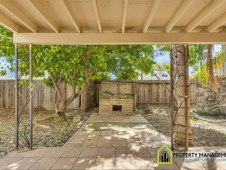 5334 Karbet Way — Photo 6