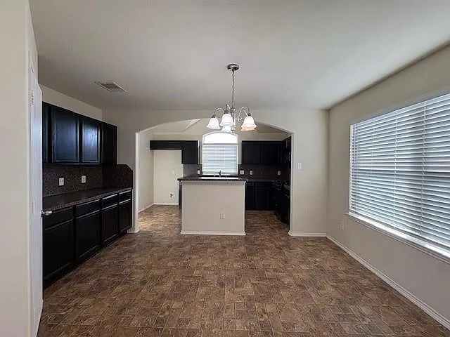 4 bed, 2.5 bath, 2068 sqft, $2,150 — Photo 4