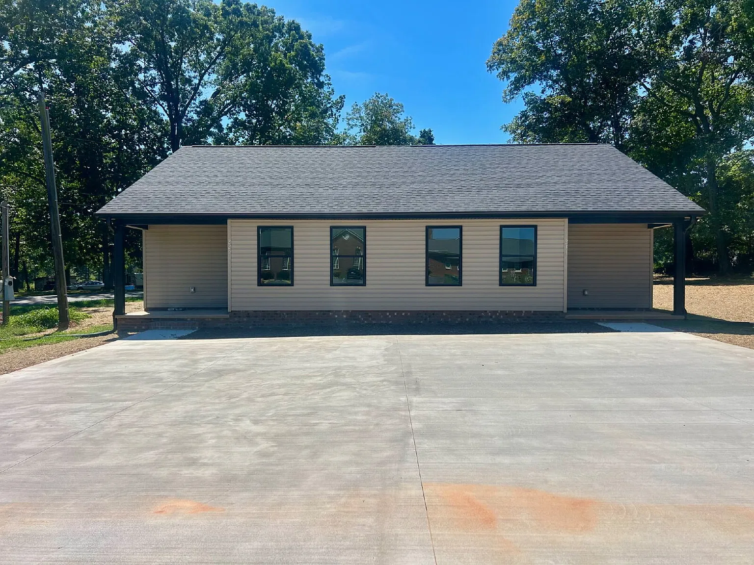 2 bed, 1.0 bath, 800 sqft, $1,325 — Photo 1