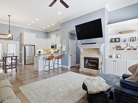 5th image of 131 Greenfield Ridge Dr