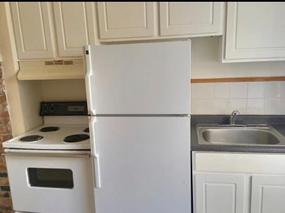 5th image of 3220 Lombard Ave #C