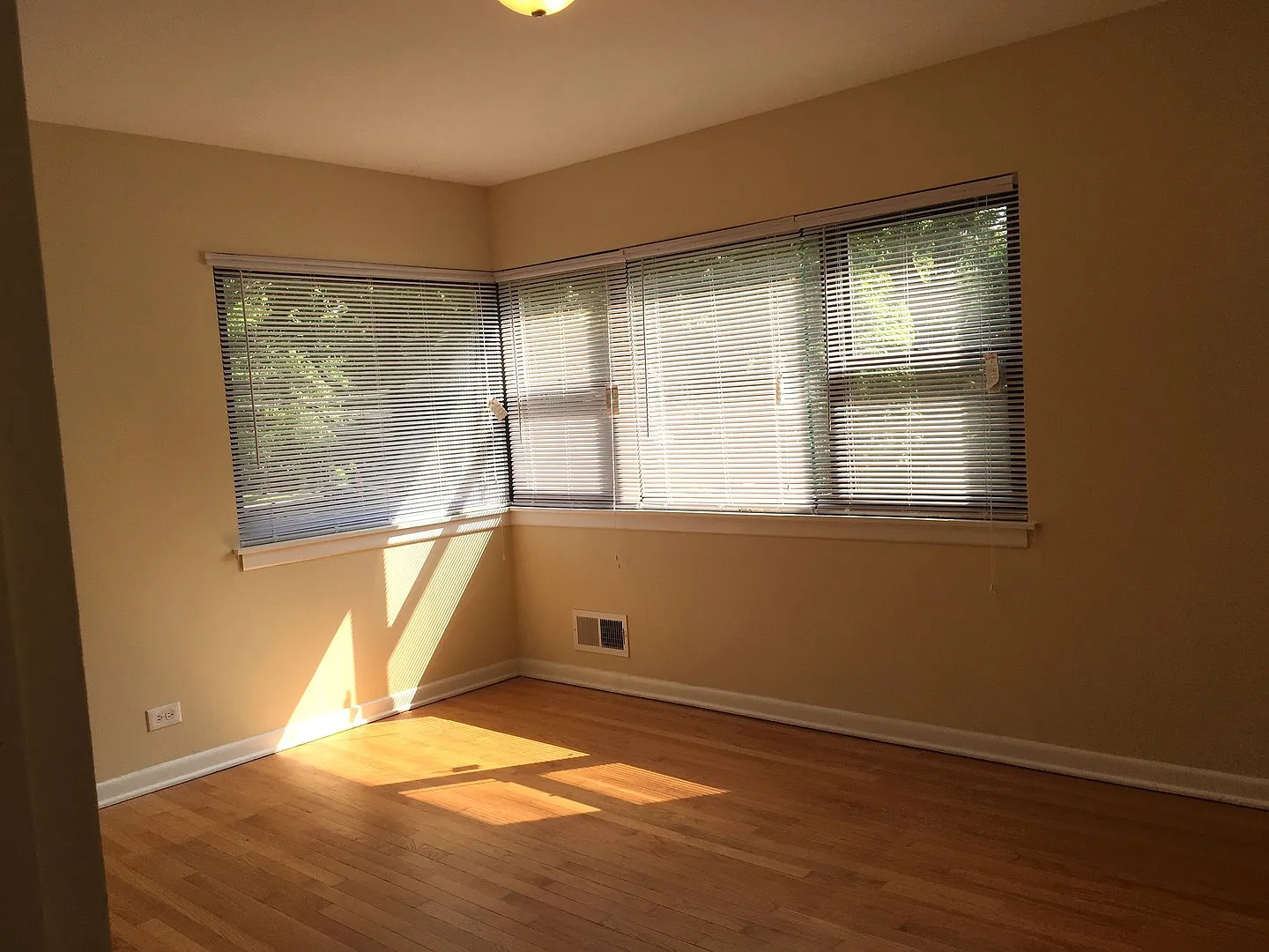 2 bed, 775 sqft, $2,200 — Photo 4
