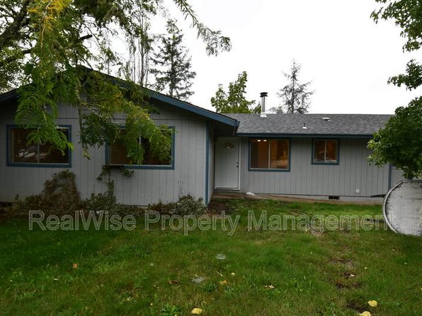 805 NE Ash Ct