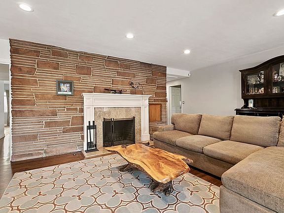 3rd image of 5524 Mammoth Ave