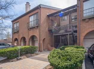 8 Whitman Ct, Teaneck, NJ 07666