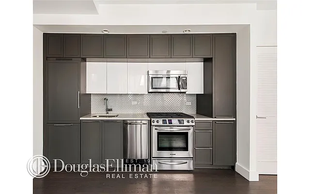 Rented by Douglas Elliman | media 27