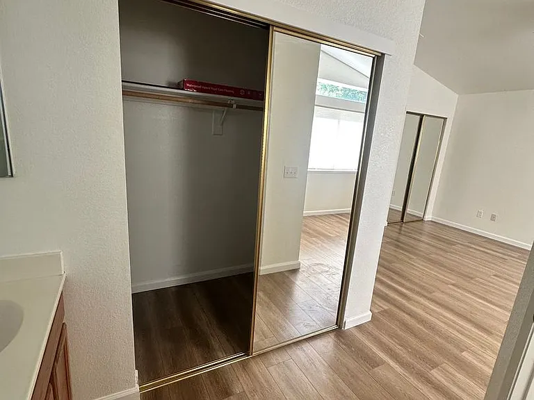 4918 Hearthwood Ct — Photo 11