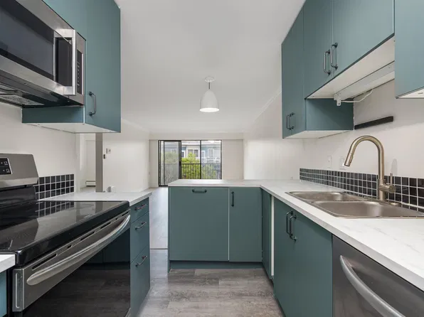 127 E 4th St #204, North Vancouver, BC V7L 1H7