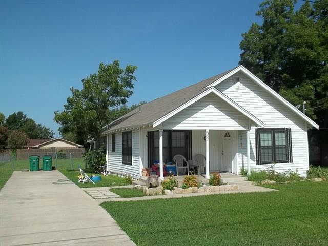 1st image of 302 S 2nd St