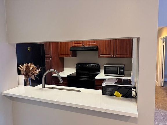 3rd image of 2307 N Congress Avenue #31