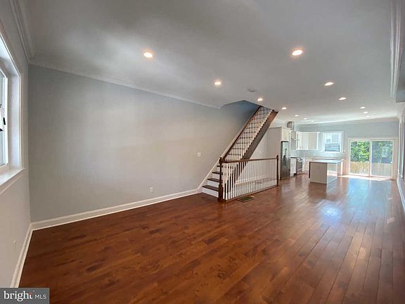 3rd image of 5038 Cedar Ave