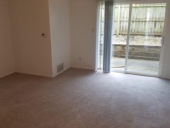 Has new carpet since this photo was taken