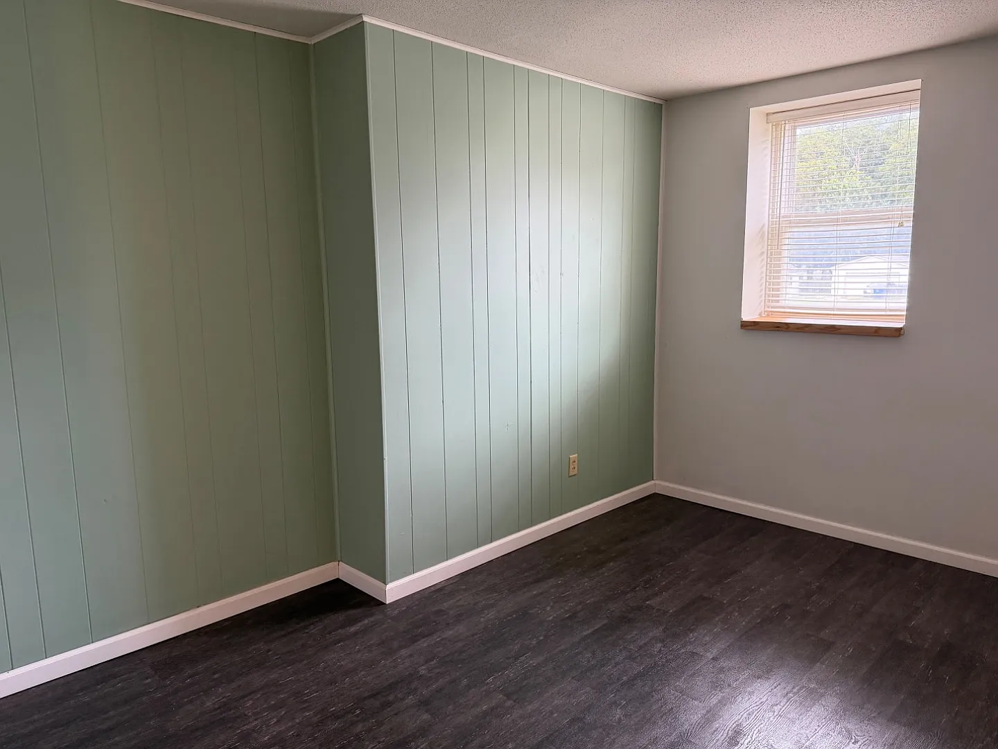 211 N Lincoln St - 9 — Photo 2