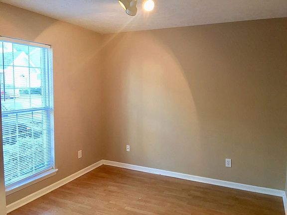 3rd image of 1445 Middleborough Ct
