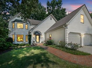 975 Manchester Pl NW, Atlanta, GA 30328